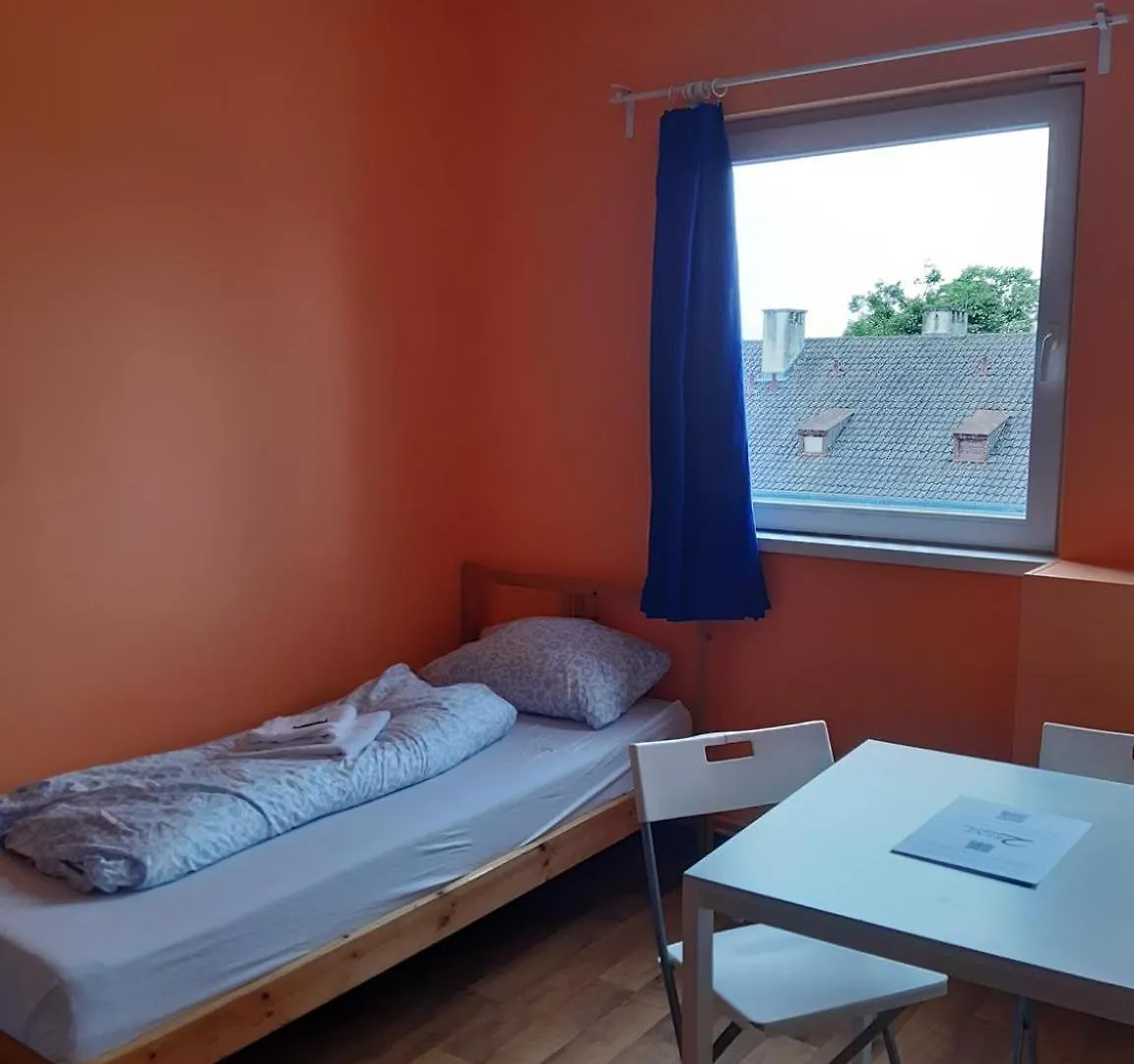 Low Budget Allach Hostel Rooms & Apartments Tub 19A ミュンヘン ドイツ
