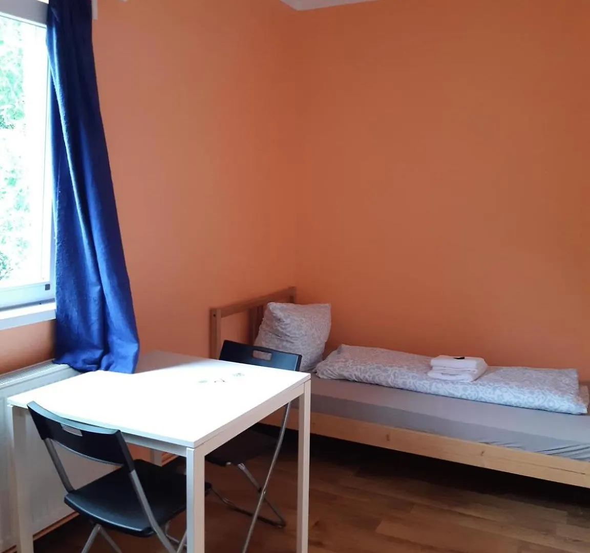 Low Budget Allach Hostel Rooms & Apartments Tub 19A ミュンヘン