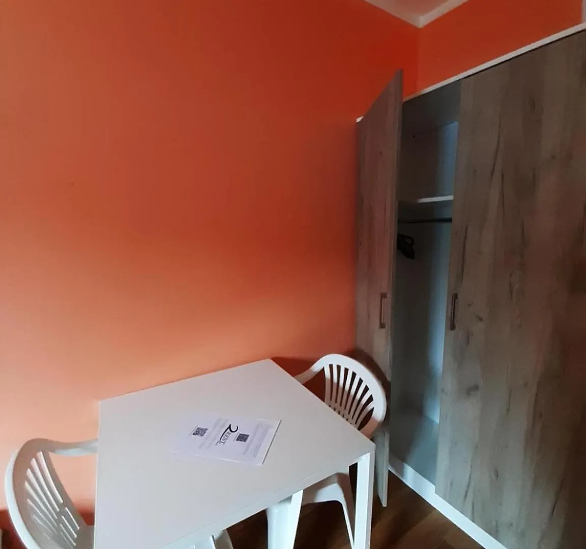 Low Budget Allach Hostel Rooms & Apartments Tub 19A ミュンヘン