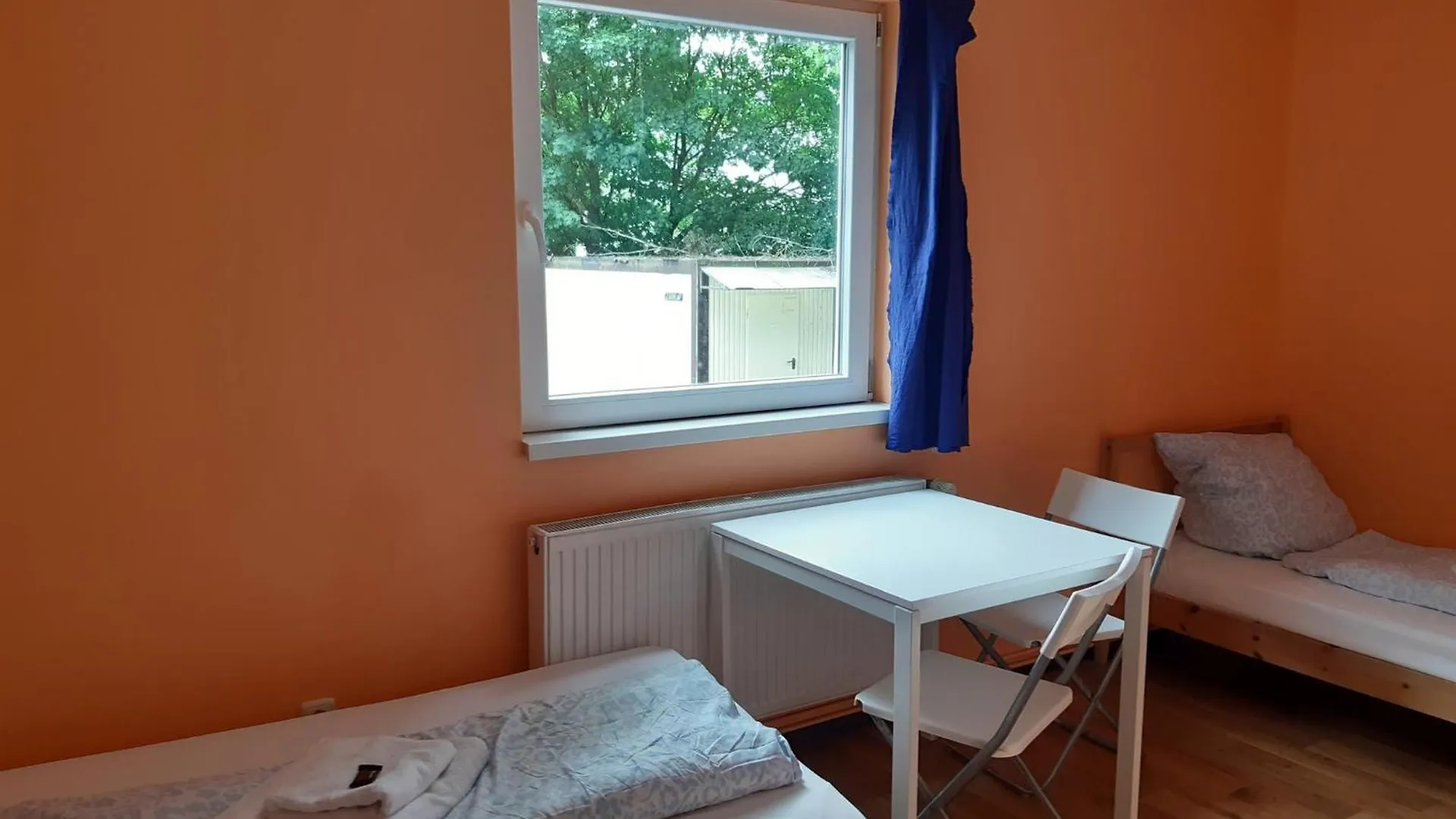Low Budget Allach Hostel Rooms & Apartments Tub 19A ミュンヘン ドイツ