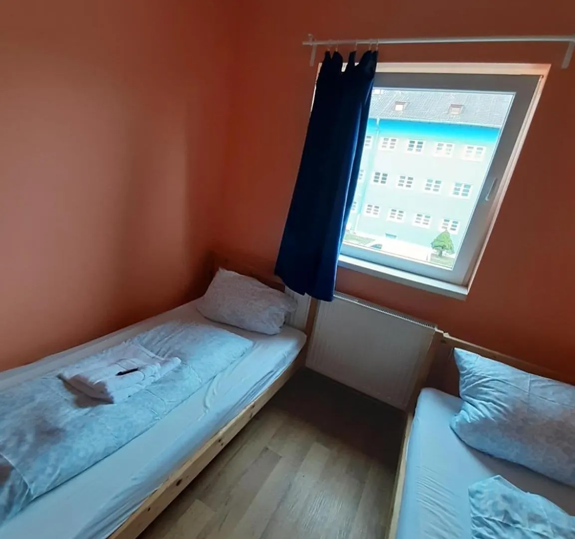 Low Budget Allach Hostel Rooms & Apartments Tub 19A ミュンヘン