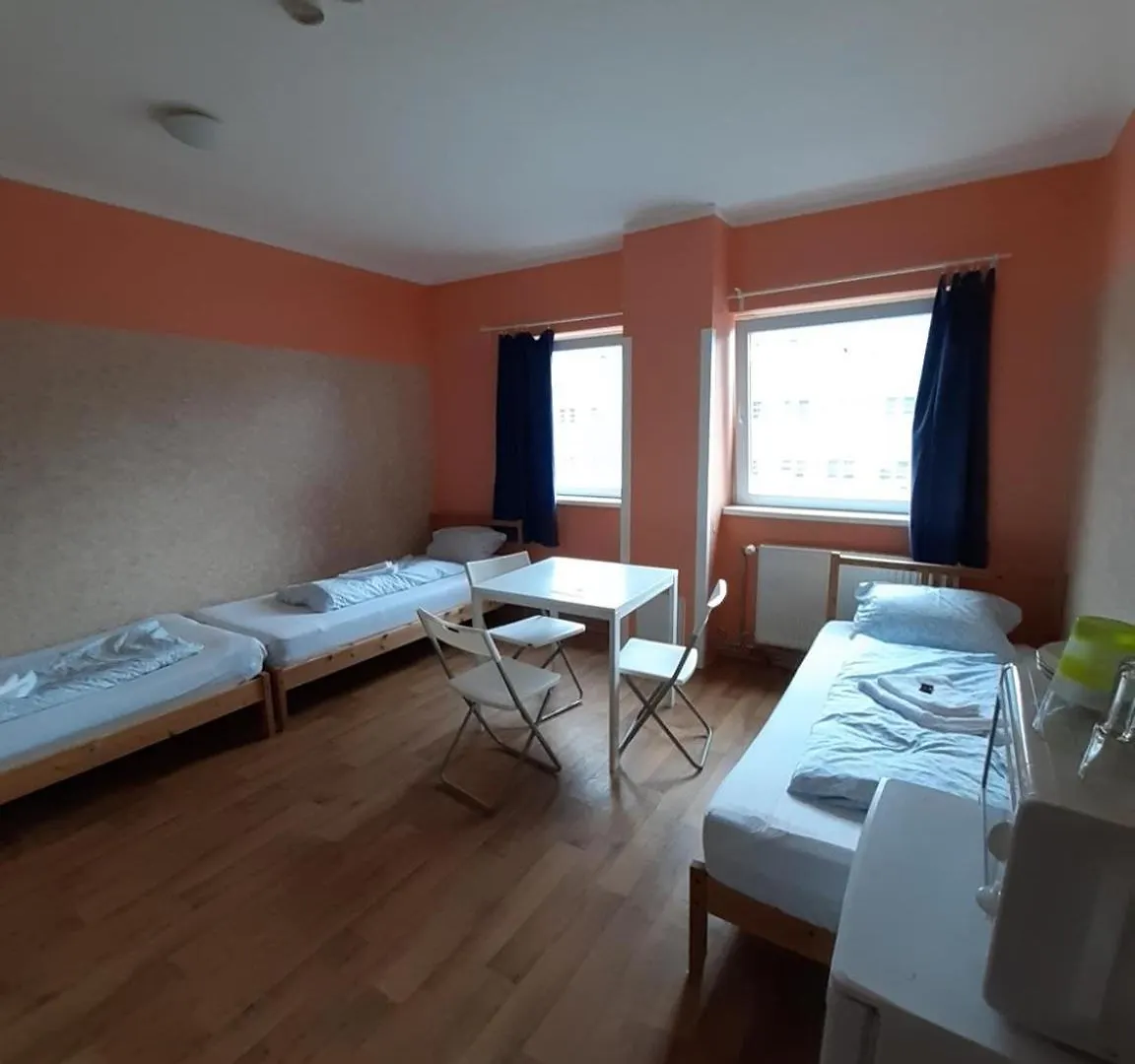 Low Budget Allach Hostel Rooms & Apartments Tub 19A ミュンヘン