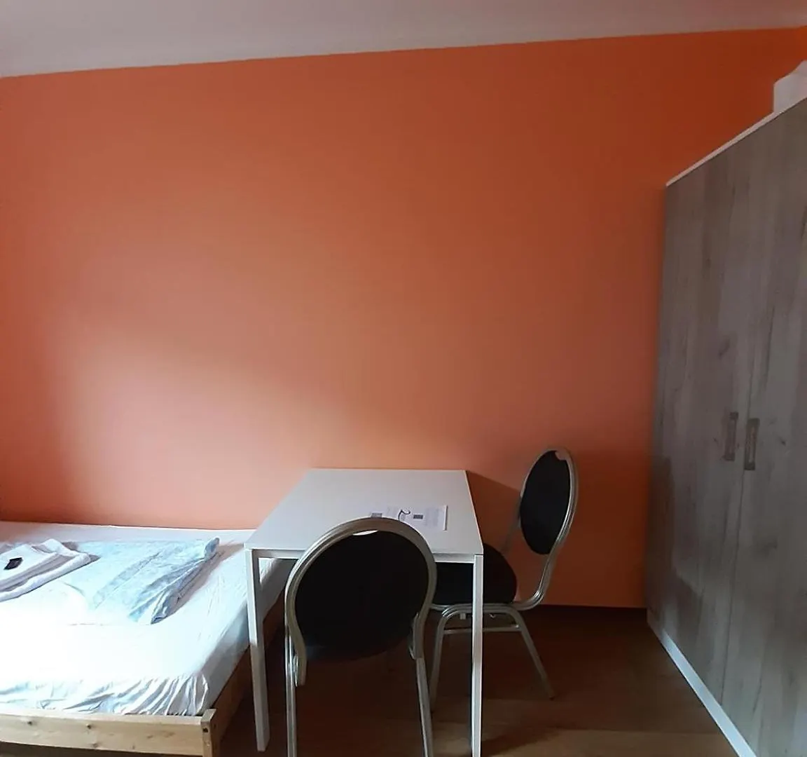 Low Budget Allach Hostel Rooms & Apartments Tub 19A ミュンヘン 0*,  ドイツ