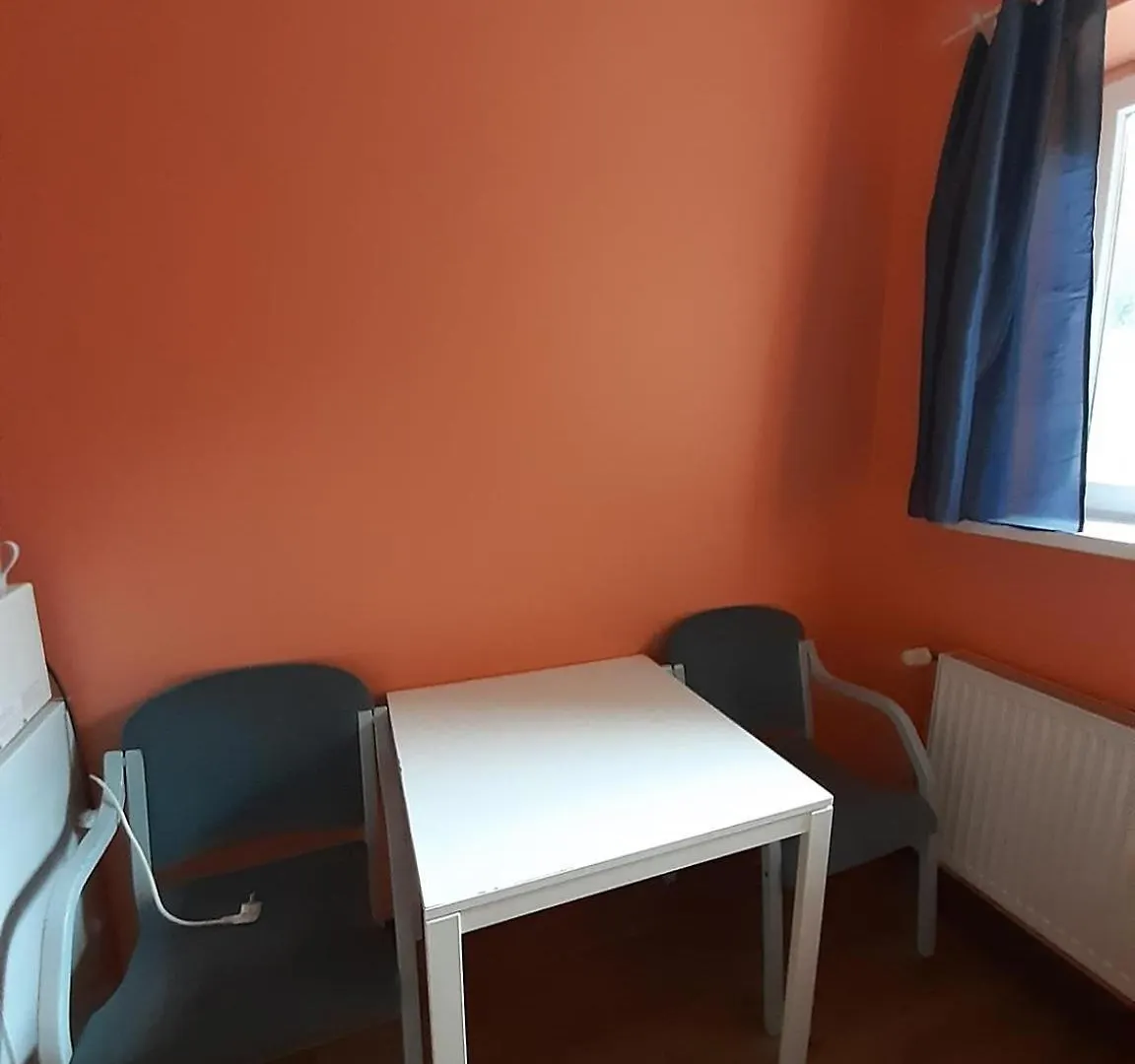 Low Budget Allach Hostel Rooms & Apartments Tub 19A ミュンヘン