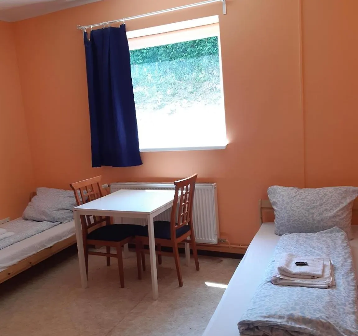 Low Budget Allach Hostel Rooms & Apartments Tub 19A ミュンヘン