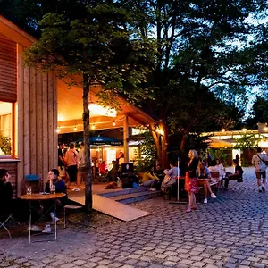Hostel The Tent - Youth Only - Buchung Leider Nur Bis 30 Jahre Moeglich!, Munich