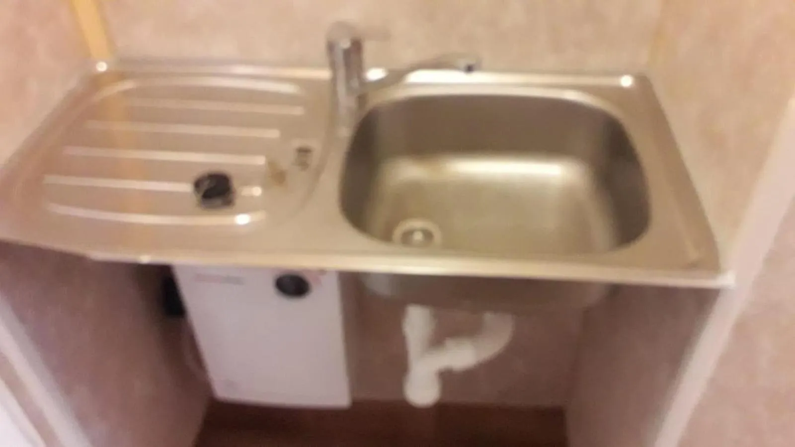 Low Budget Hostel Rooms & Apartments Tub 19A contacts
