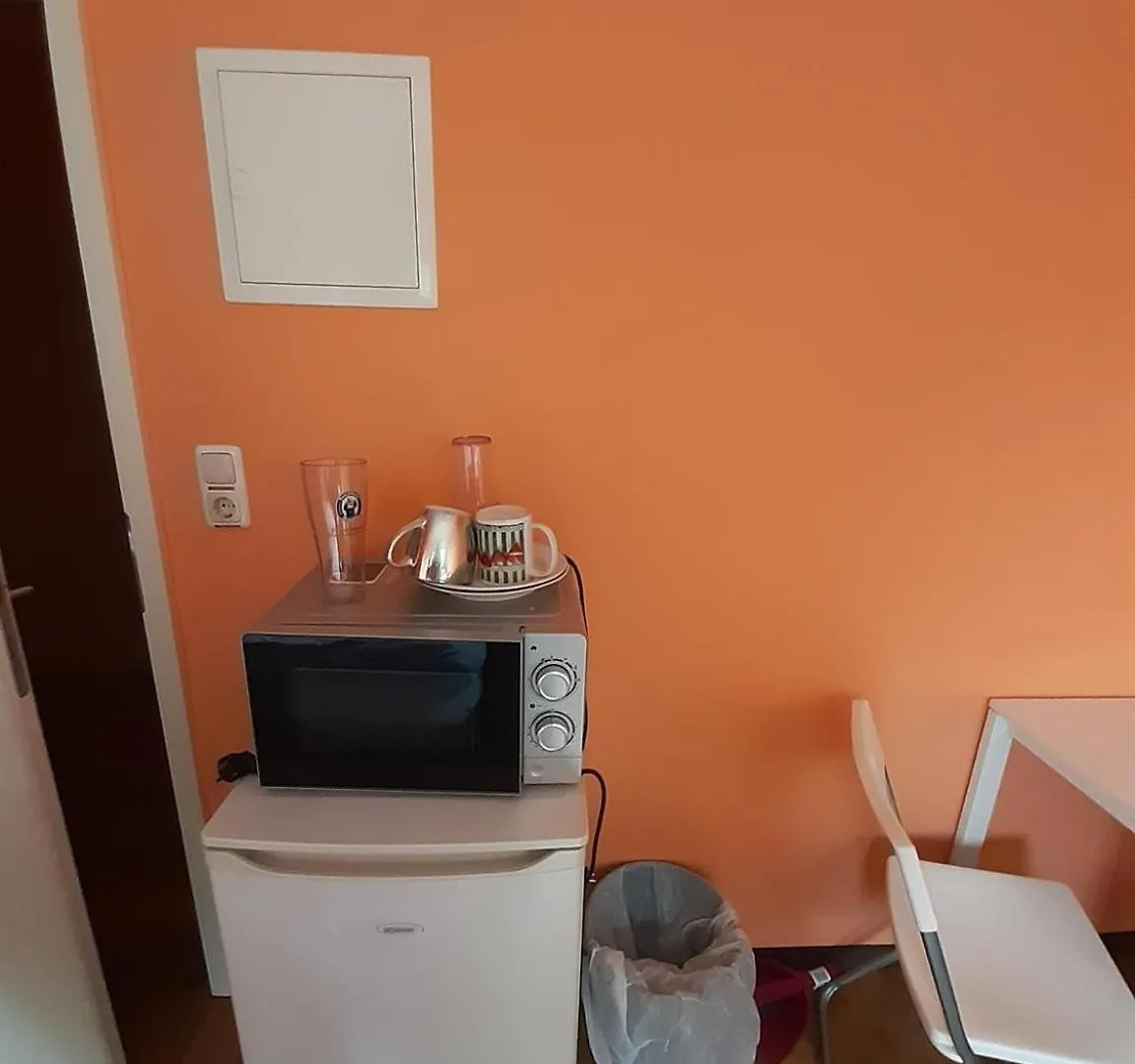 Low Budget Allach Hostel Rooms & Apartments Tub 19A Munich 0*,