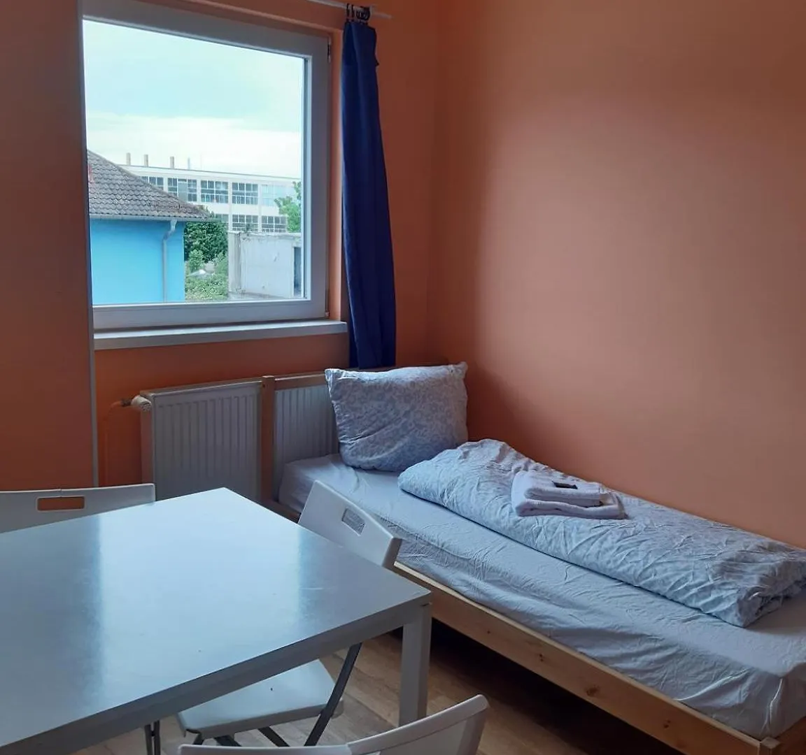 Low Budget Allach Hostel Rooms & Apartments Tub 19A Munich Allemagne