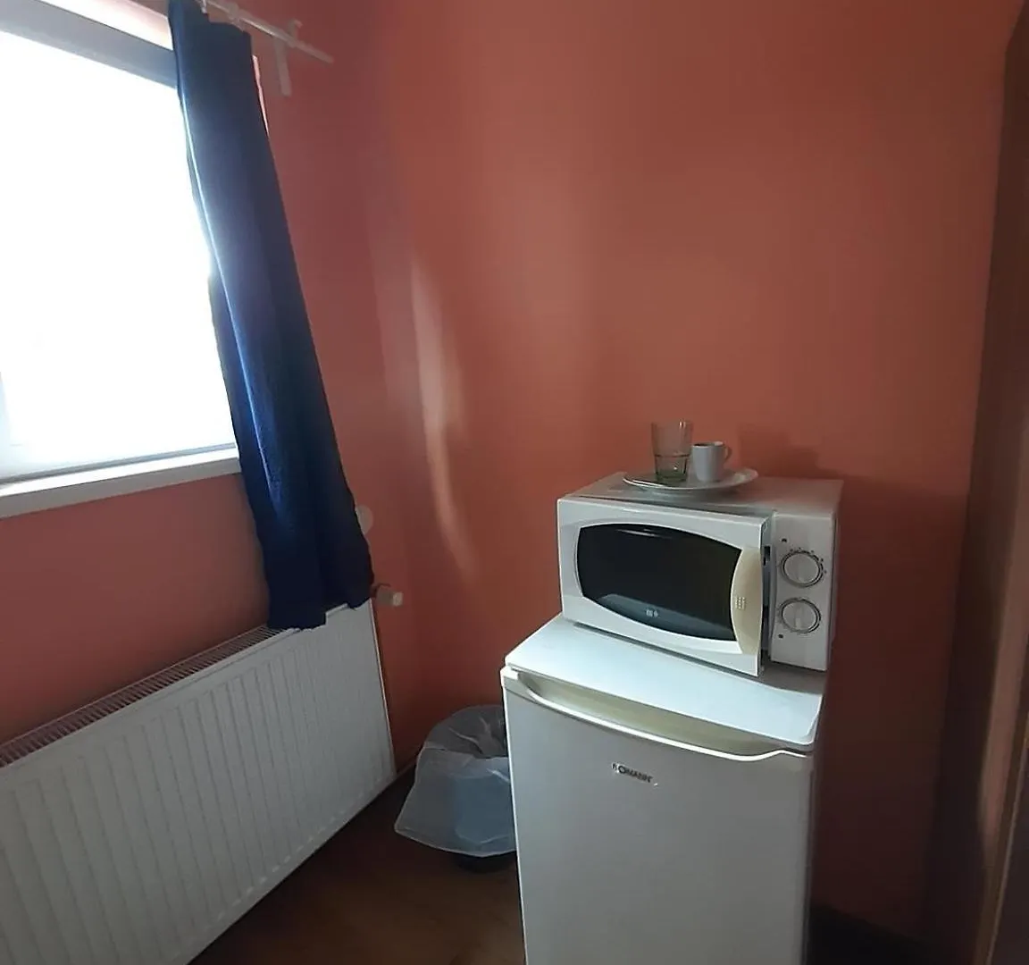Low Budget Allach Hostel Rooms & Apartments Tub 19A Munich