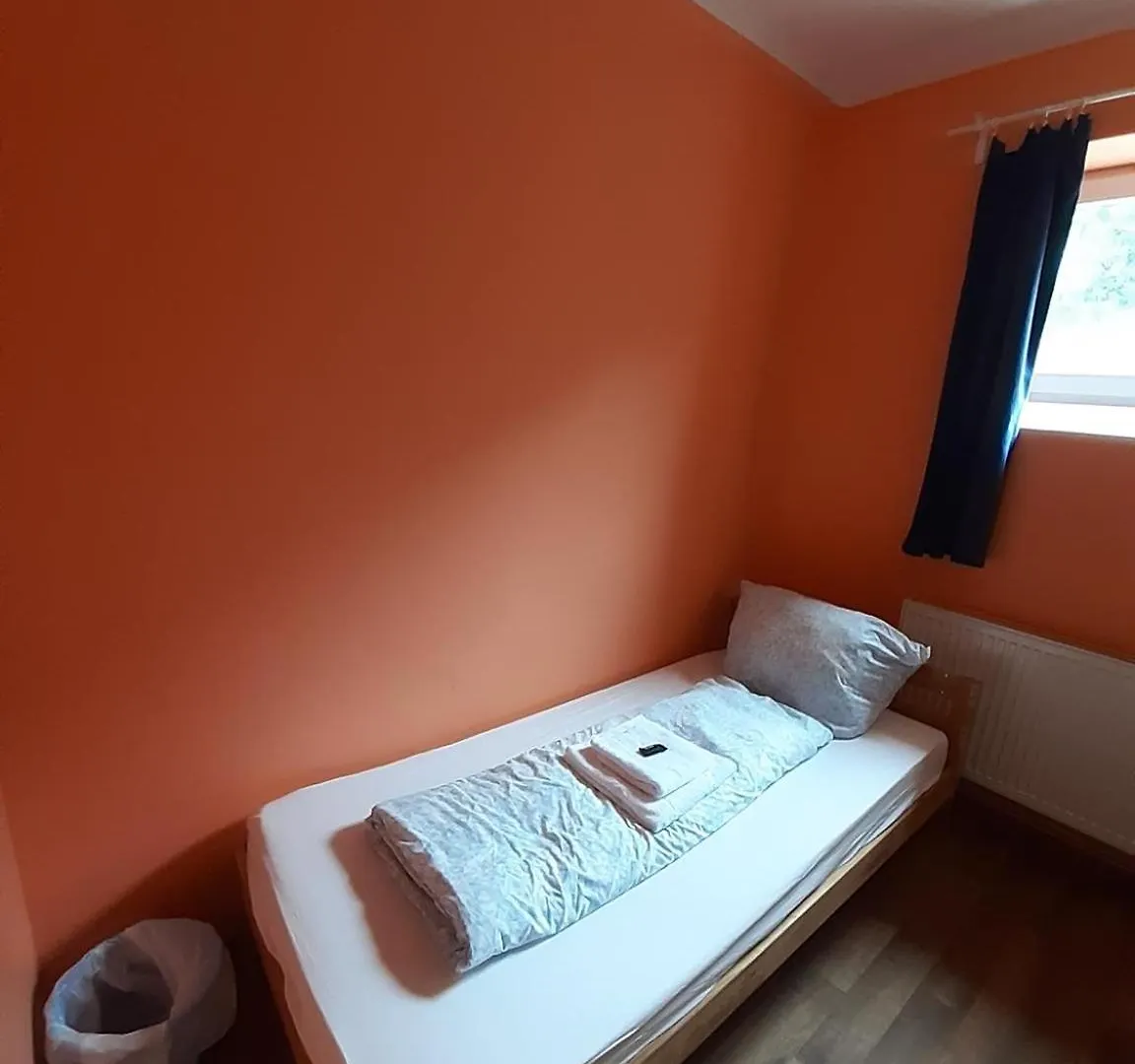 Low Budget Allach Hostel Rooms & Apartments Tub 19A Munich Allemagne