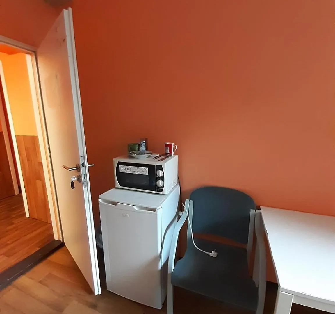 Low Budget Allach Hostel Rooms & Apartments Tub 19A Munich Allemagne